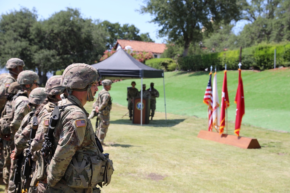 Chief of Army Reserve Re-enlists Soldiers at Mojave Falcon