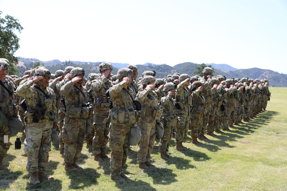 Chief of Army Reserve Re-enlists Soldiers at Mojave Falcon