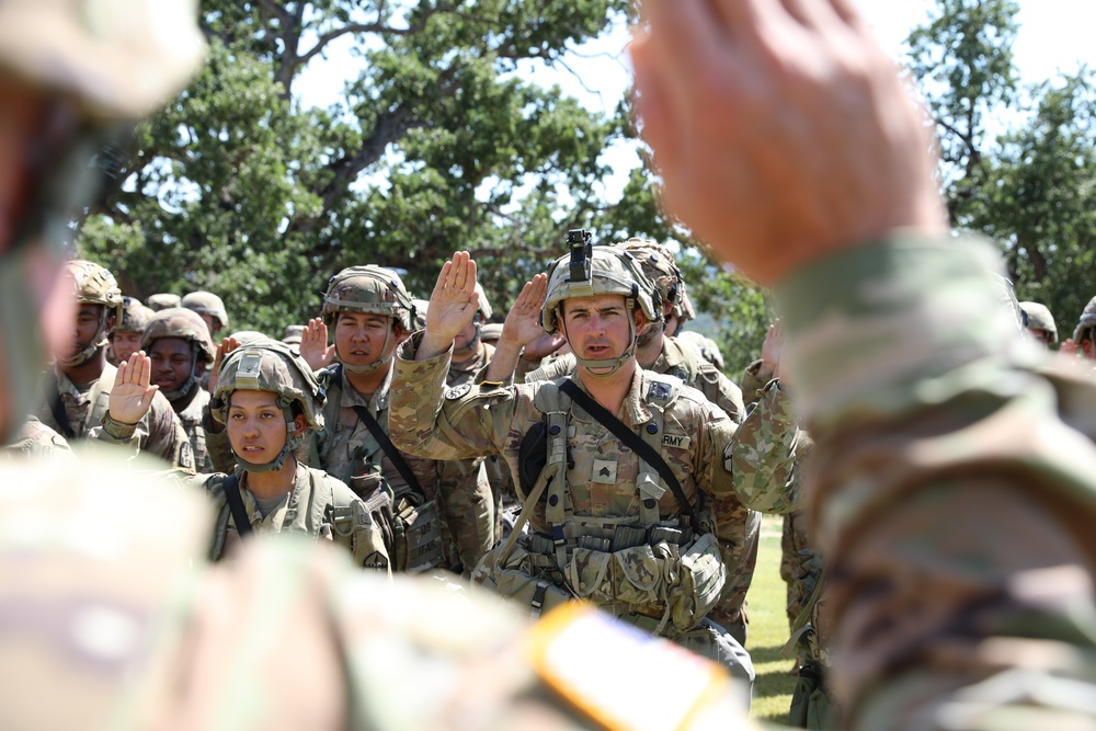 Chief of Army Reserve Re-enlists Soldiers at Mojave Falcon
