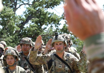 Chief of Army Reserve Re-enlists Soldiers at Mojave Falcon