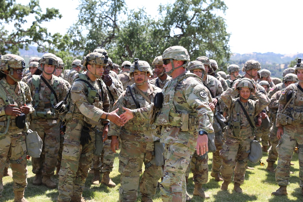 Chief of Army Reserve Re-enlists Soldiers at Mojave Falcon