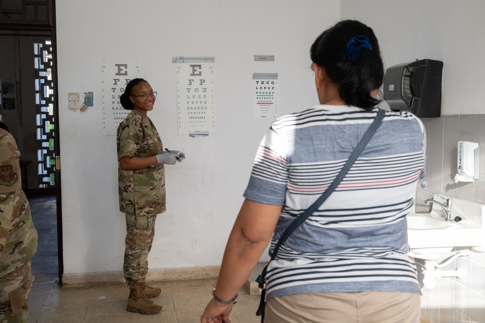U.S. Air Force medical team provides vision aid at Hospital Regional de Loreto in Iquitos, Peru