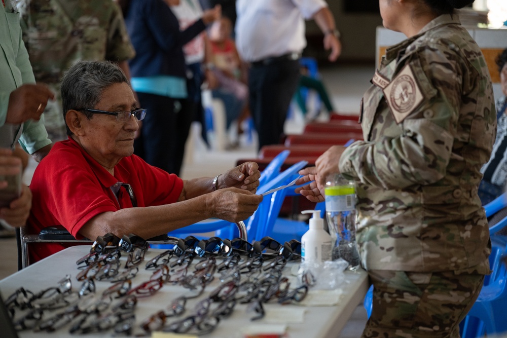 U.S. Air Force medical team provides vision aid at Hospital Regional de Loreto in Iquitos, Peru