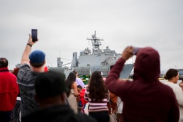 USS Comstock (LSD 45) Returns From Deployment