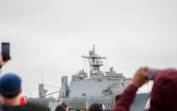 USS Comstock returns to homeport following operations in U.S. 7th Fleet