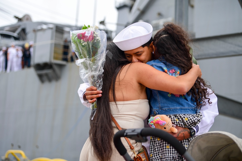 USS Comstock (LSD 45) Returns From Deployment