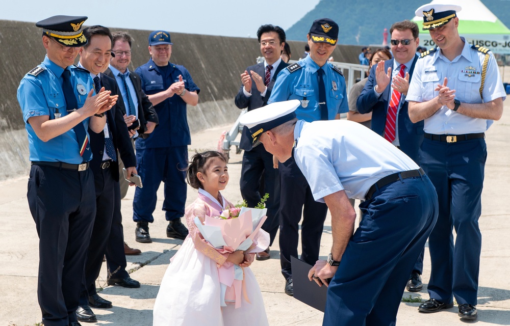 The Legend-class USCGC Stratton arrives in Busan, Republic of Korea
