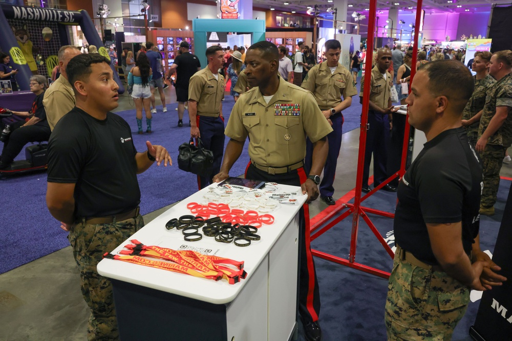Eastern Recruiting Region Commanding General Attends Marine Week Nashville