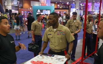 Eastern Recruiting Region Commanding General Attends Marine Week Nashville