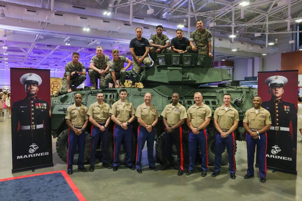 Eastern Recruiting Region Commanding General Attends Marine Week Nashville