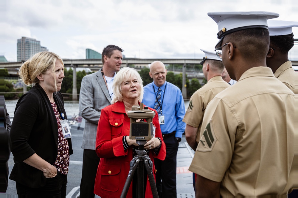 Portland Educators visit the USS Mustin (DDG-89) during Portland Fleet Week