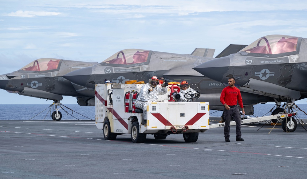 USS America (LHA 6) Conducts Aviation Firefighting Training