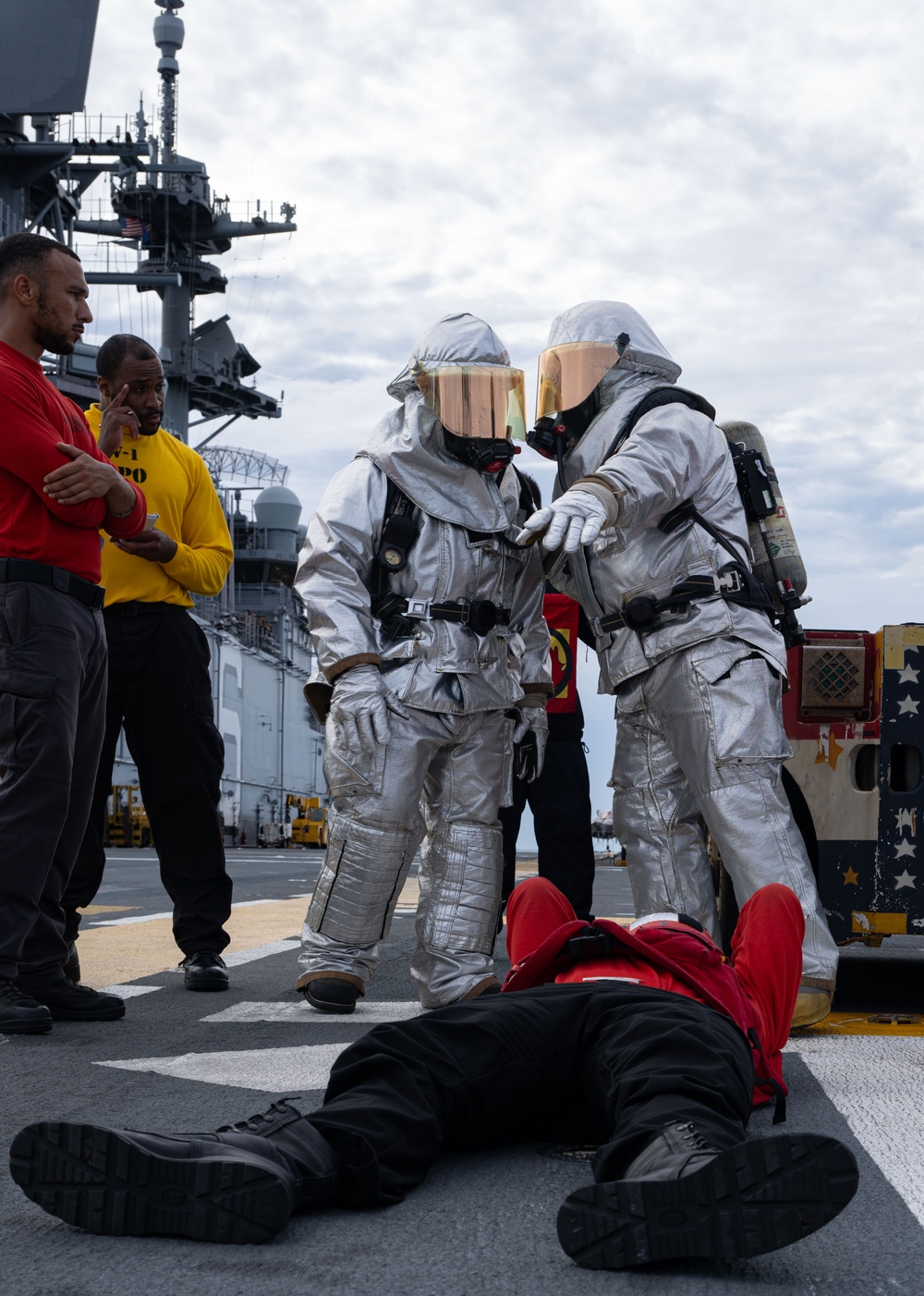 USS America (LHA 6) Conducts Aviation Firefighting Training