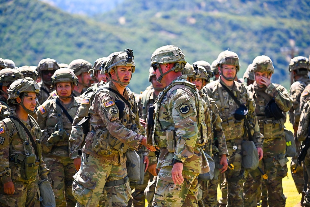 Chief of Army Reserve Congratulates Brave Warriors following a Mass Reenlistment Ceremony at Fort Hunter Liggett