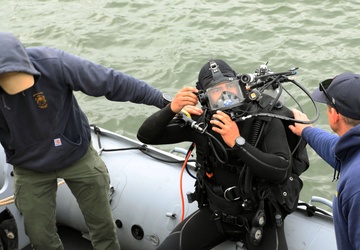 U.S. Navy Divers, Latvian Divers Build Underwater During BALTOPS 25