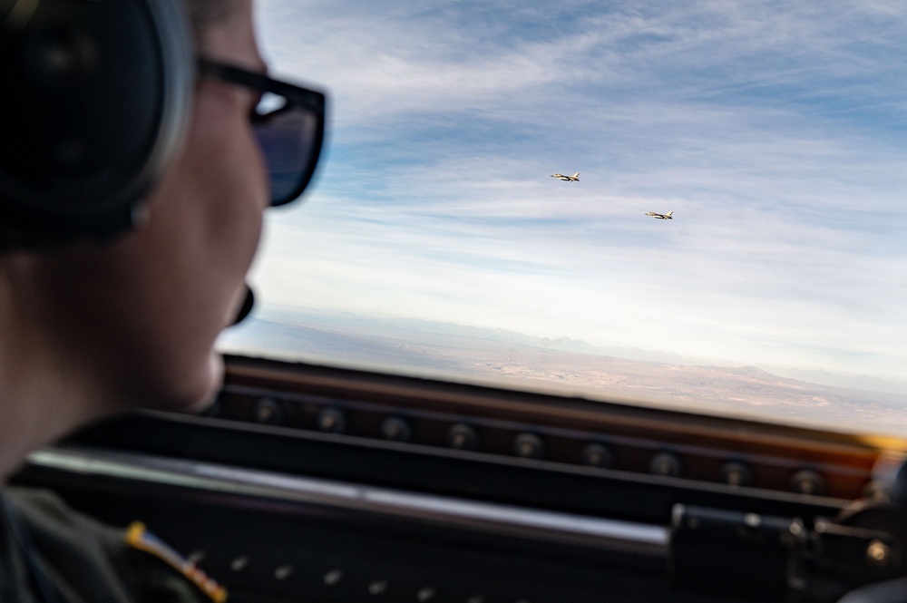 SS25: A U.S. C-5M Super Galaxy conducts DCA with Chilean F-16 Fighting Falcons