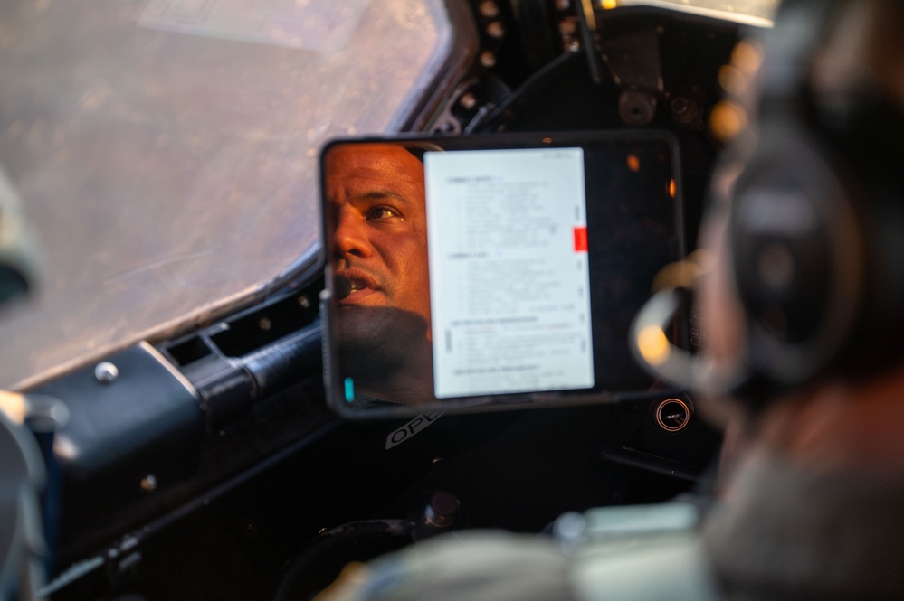 SS25: A U.S. C-5M Super Galaxy conducts DCA with Chilean F-16 Fighting Falcons