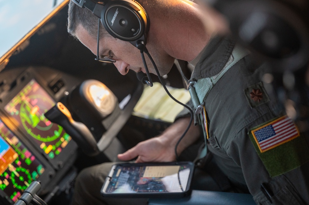 SS25: A U.S. C-5M Super Galaxy conducts DCA with Chilean F-16 Fighting Falcons
