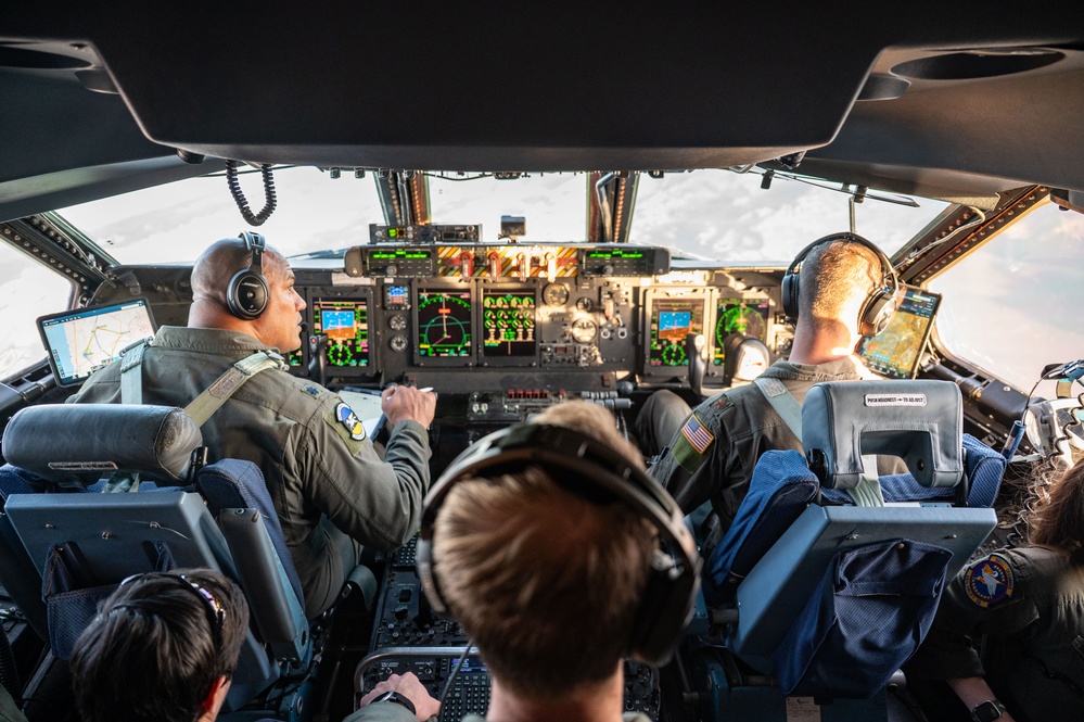 SS25: A U.S. C-5M Super Galaxy conducts DCA with Chilean F-16 Fighting Falcons