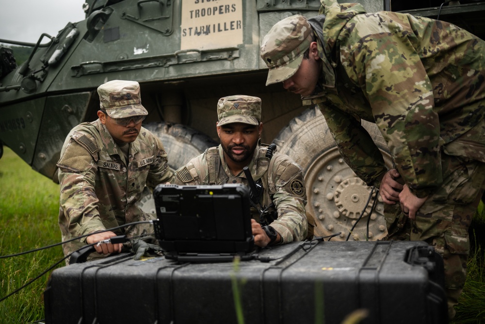U.S. Soldiers enable live-view map of nearby drones during Project Flytrap