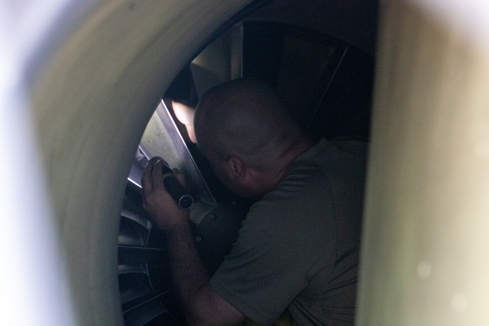 9th AMXS maintains inside the intake of U-2