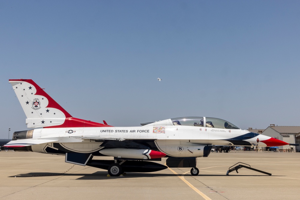 USAF Thunderbirds arrive at Beale AFB for Beale Air &amp; Space Expo 2025
