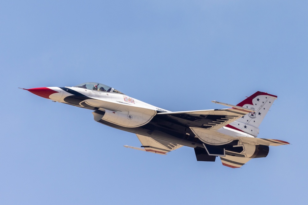 USAF Thunderbirds arrive at Beale AFB for Beale Air &amp; Space Expo 2025