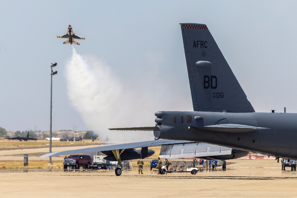USAF Thunderbirds arrive at Beale AFB for Beale Air &amp; Space Expo 2025