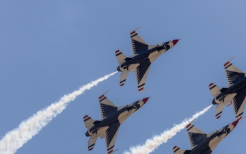 USAF Thunderbirds arrive at Beale AFB for Beale Air &amp; Space Expo 2025