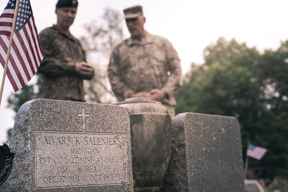Latvian Chief of Defense pays respects to fallen Latvian-American Soldier