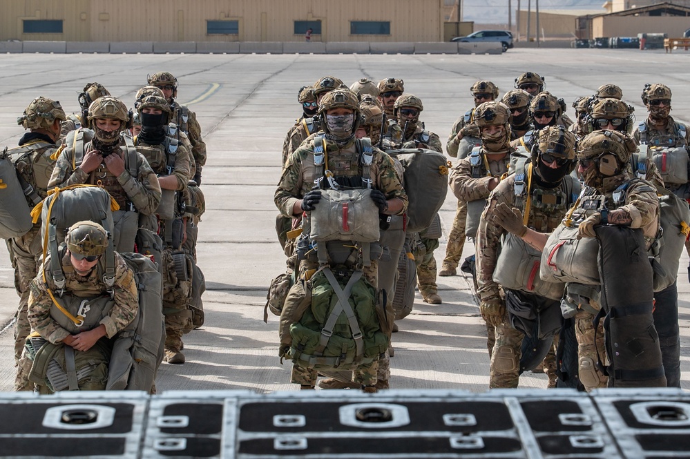 SS25: Chilean Paracaidistas, ST Airmen perform airborne operations via 192nd AS C-130H Hercules