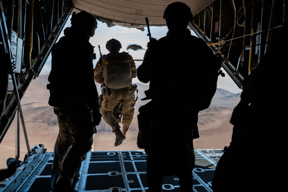 SS25: Chilean Paracaidistas, ST Airmen perform airborne operations via 192nd AS C-130H Hercules