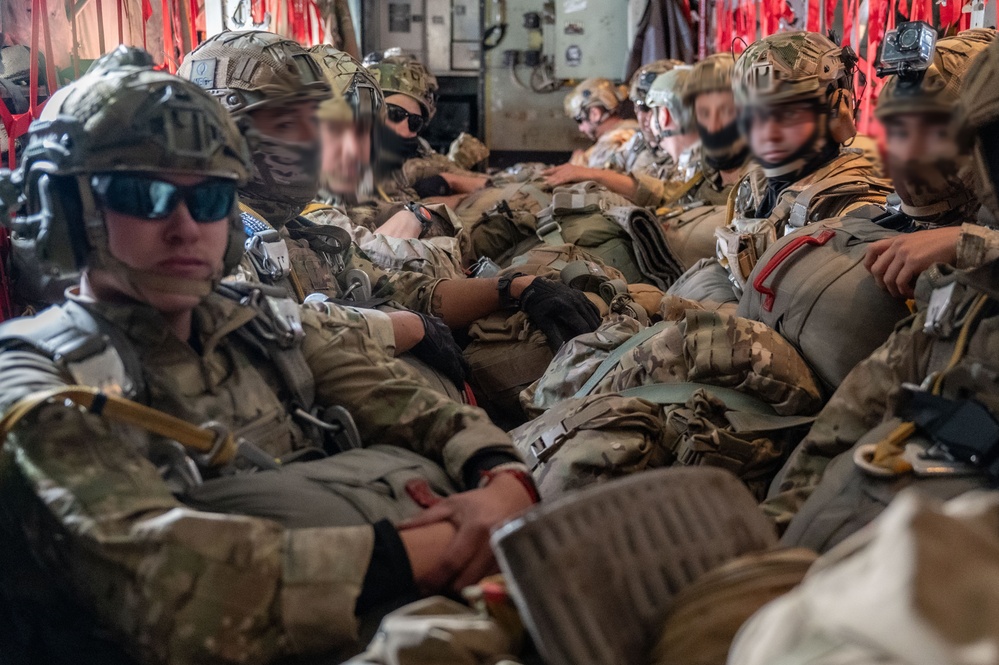 SS25: Chilean Paracaidistas, ST Airmen perform airborne operations via 192nd AS C-130H Hercules