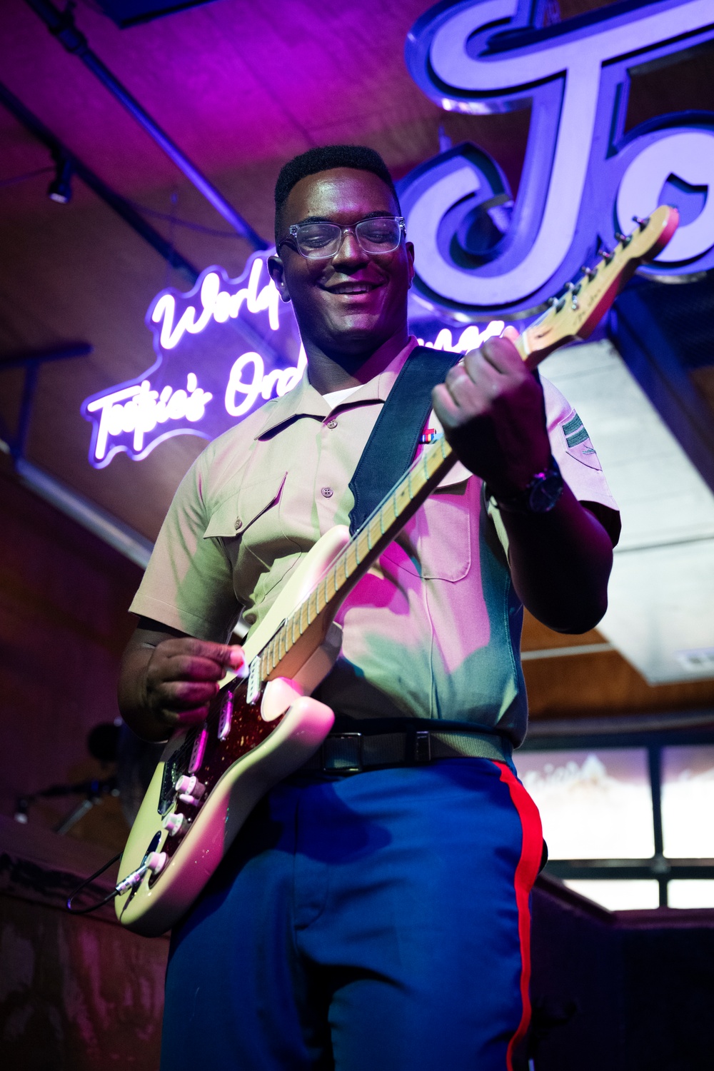 Marine Week Nashville; 2nd MAW band at Tootsies Orchid Lounge