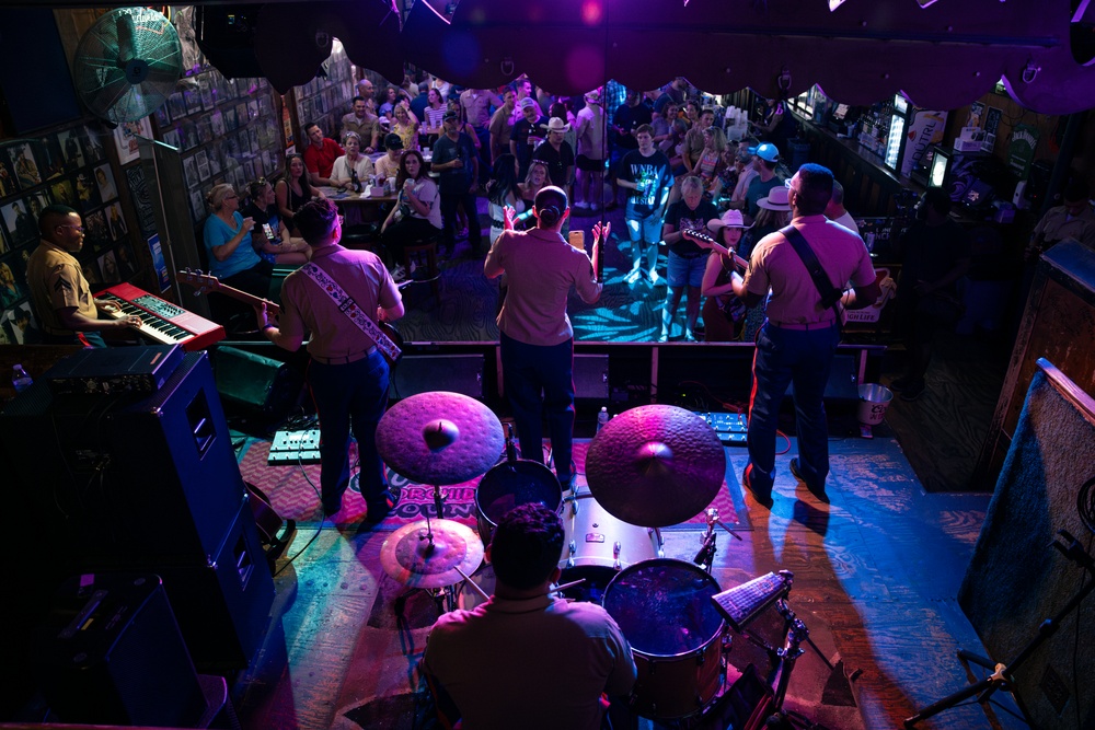 Marine Week Nashville; 2nd MAW band at Tootsies Orchid Lounge