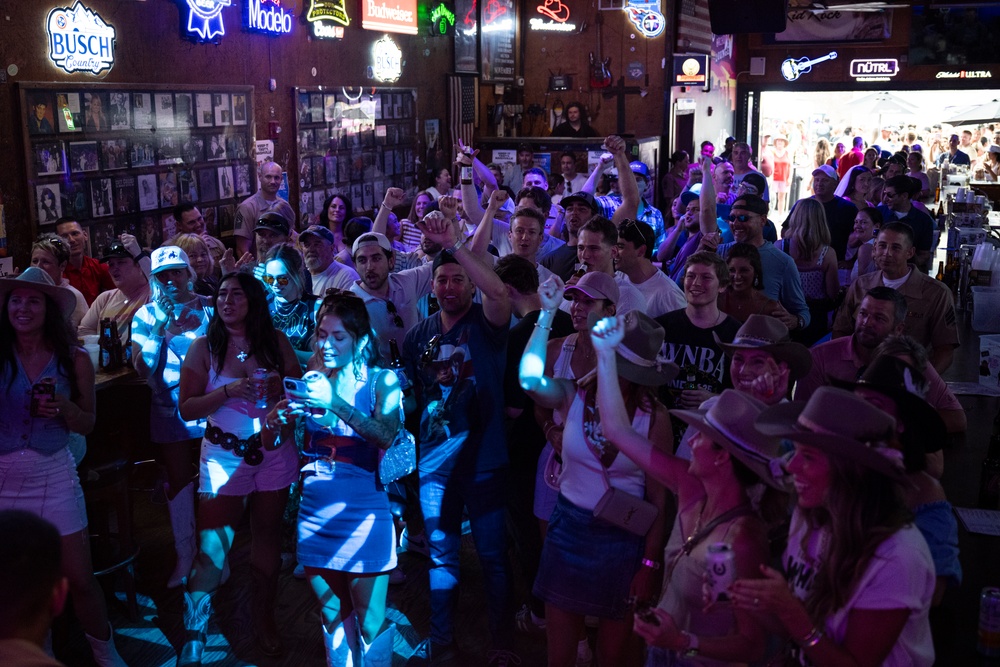 Marine Week Nashville; 2nd MAW band at Tootsies Orchid Lounge
