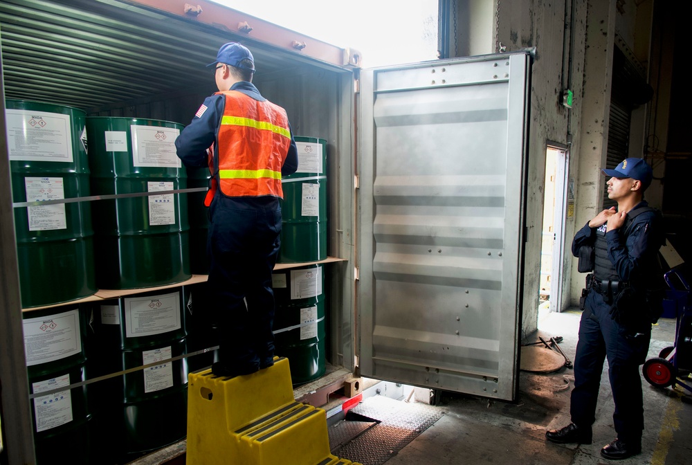 USCG inspects shipping container in Long Beach