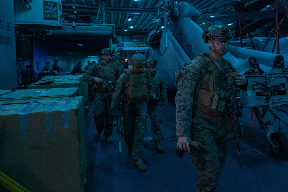 31st Marine Expeditionary Unit Conducts Fast-Rope Training Aboard USS America (LHA 6)