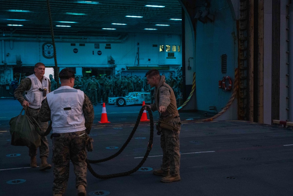 31st Marine Expeditionary Unit Conducts Fast-Rope Training Aboard USS America (LHA 6)