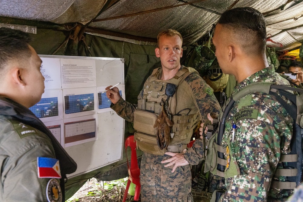 KAMANDAG 9: U.S., Philippine Marines conduct counter-landing live-fire