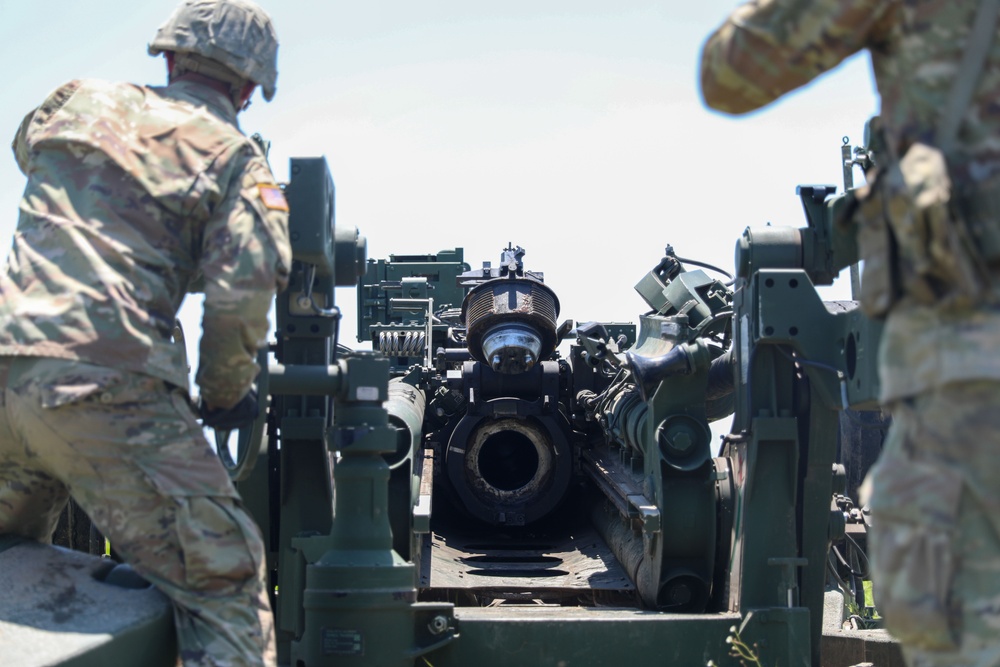 206th Field Artillery Conducts Close-Range Live Fire
