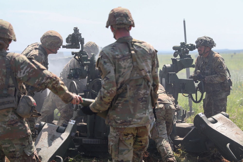 206th Field Artillery Conducts Close-Range Live Fire