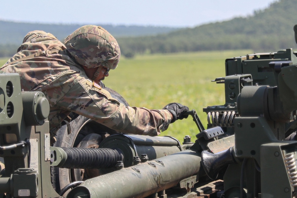 206th Field Artillery Conducts Close-Range Live Fire