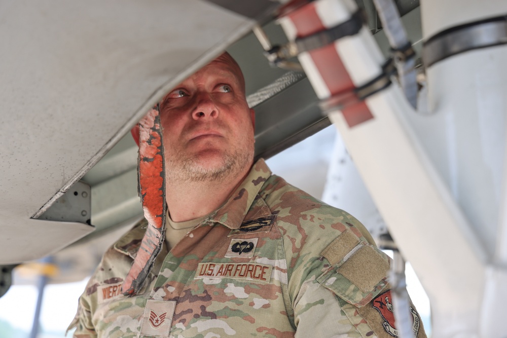 Crew Chiefs Receive A-10s Following Training Mission