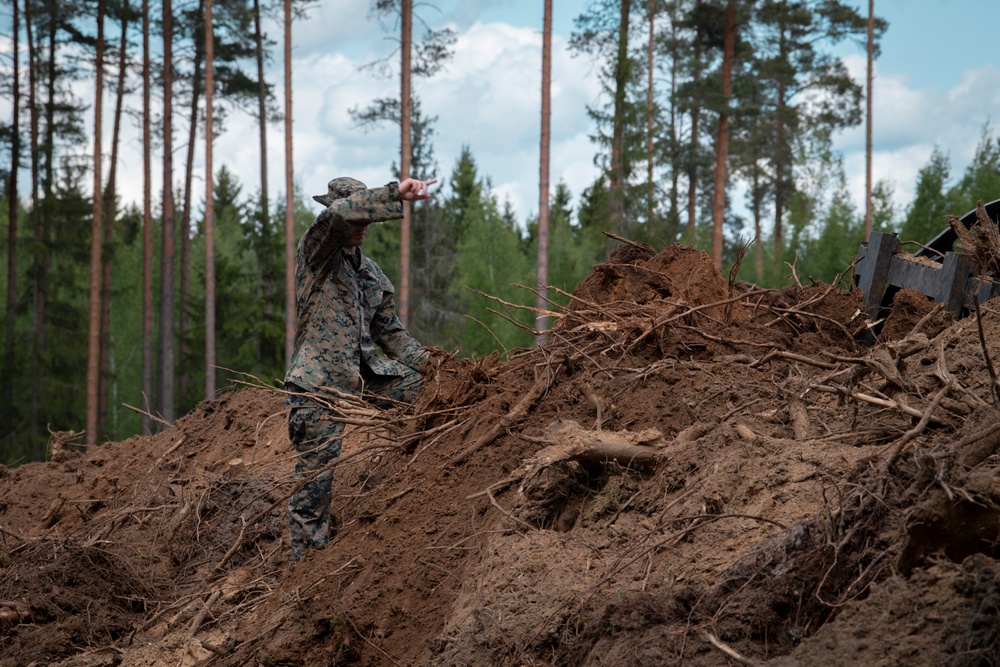 US and Latvian forces team up in Selija Castle construction project