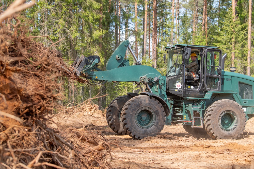 US and Latvian forces team up in Selija Castle construction project