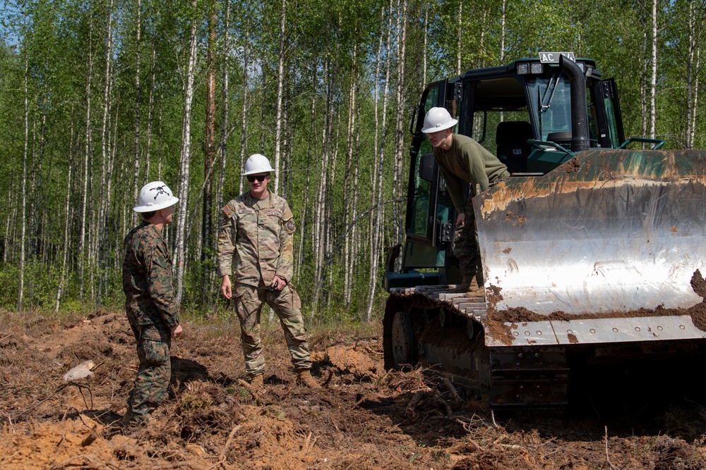 US and Latvian forces team up in Selija Castle construction project