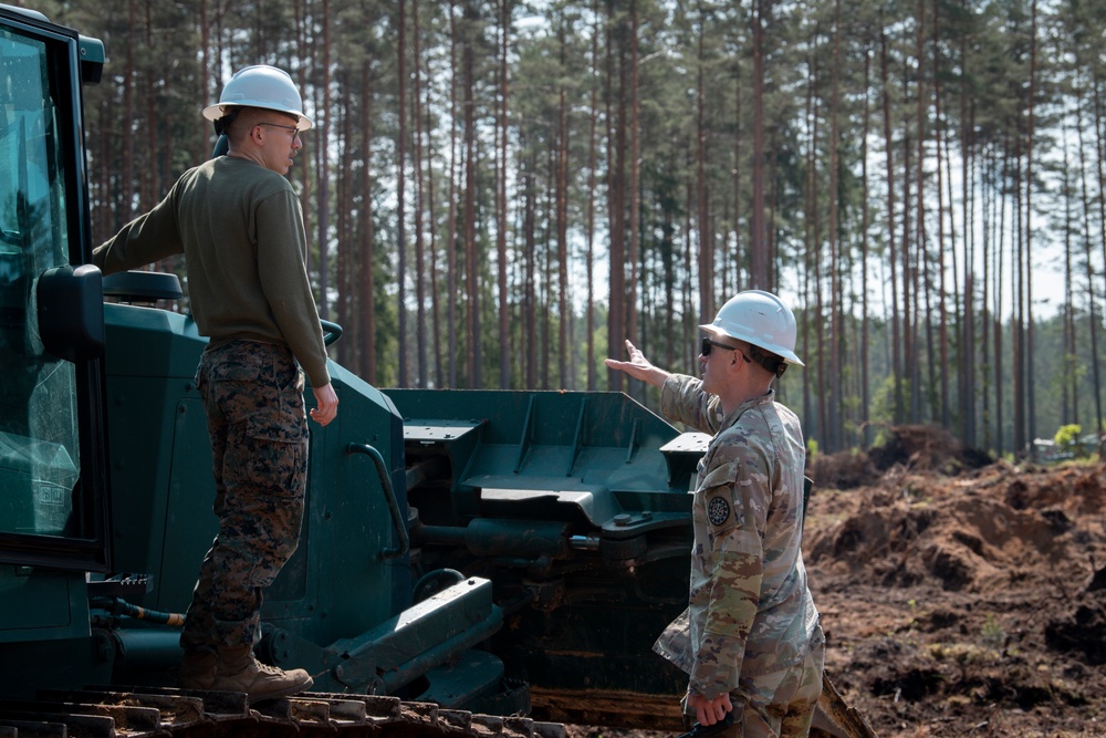 US and Latvian forces team up in Selija Castle construction project