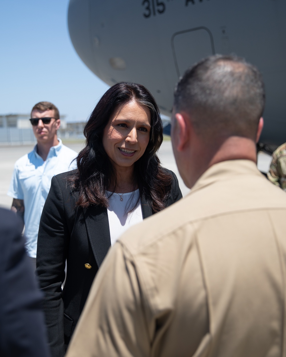 Director of National Intelligence and U.S. Ambassador to Japan visit MCAS Iwakuni