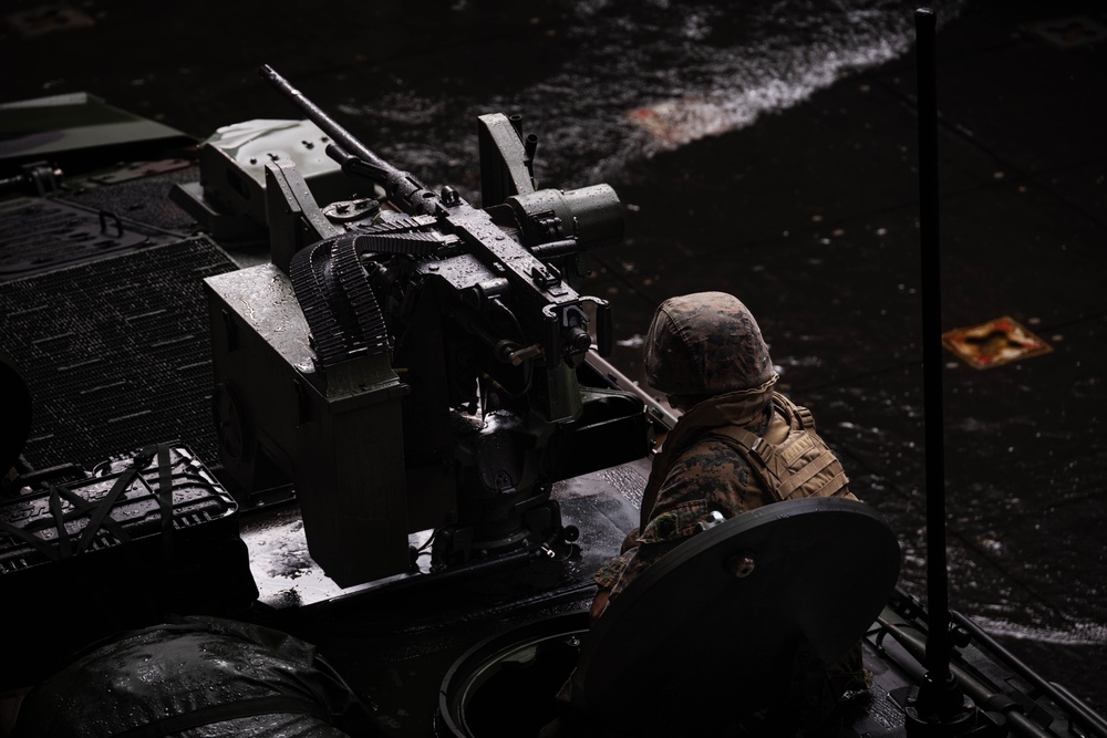 31st MEU | ACVs onload onto USS Rushmore